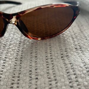 Tifosi Optics Tortoise Oval Sunglasses with case